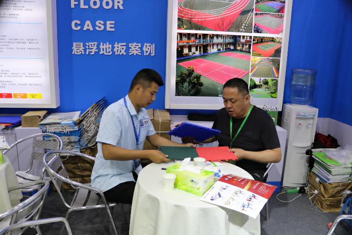展会现场1.jpg